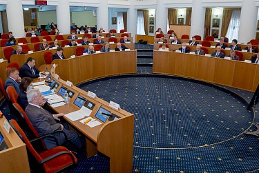 В повестке апрельского заседания 